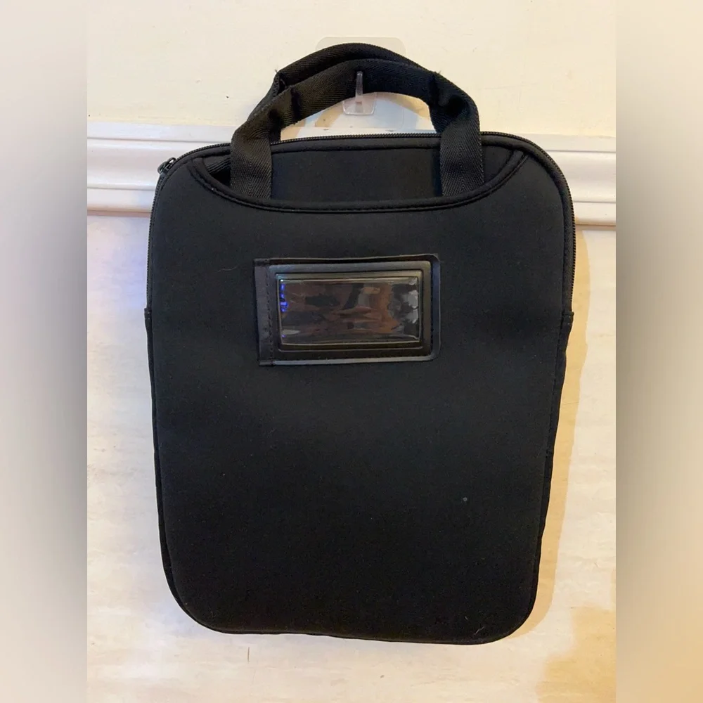 NWT-Targus Vertical Slipcase with hideaway handles, Crossbody Strap